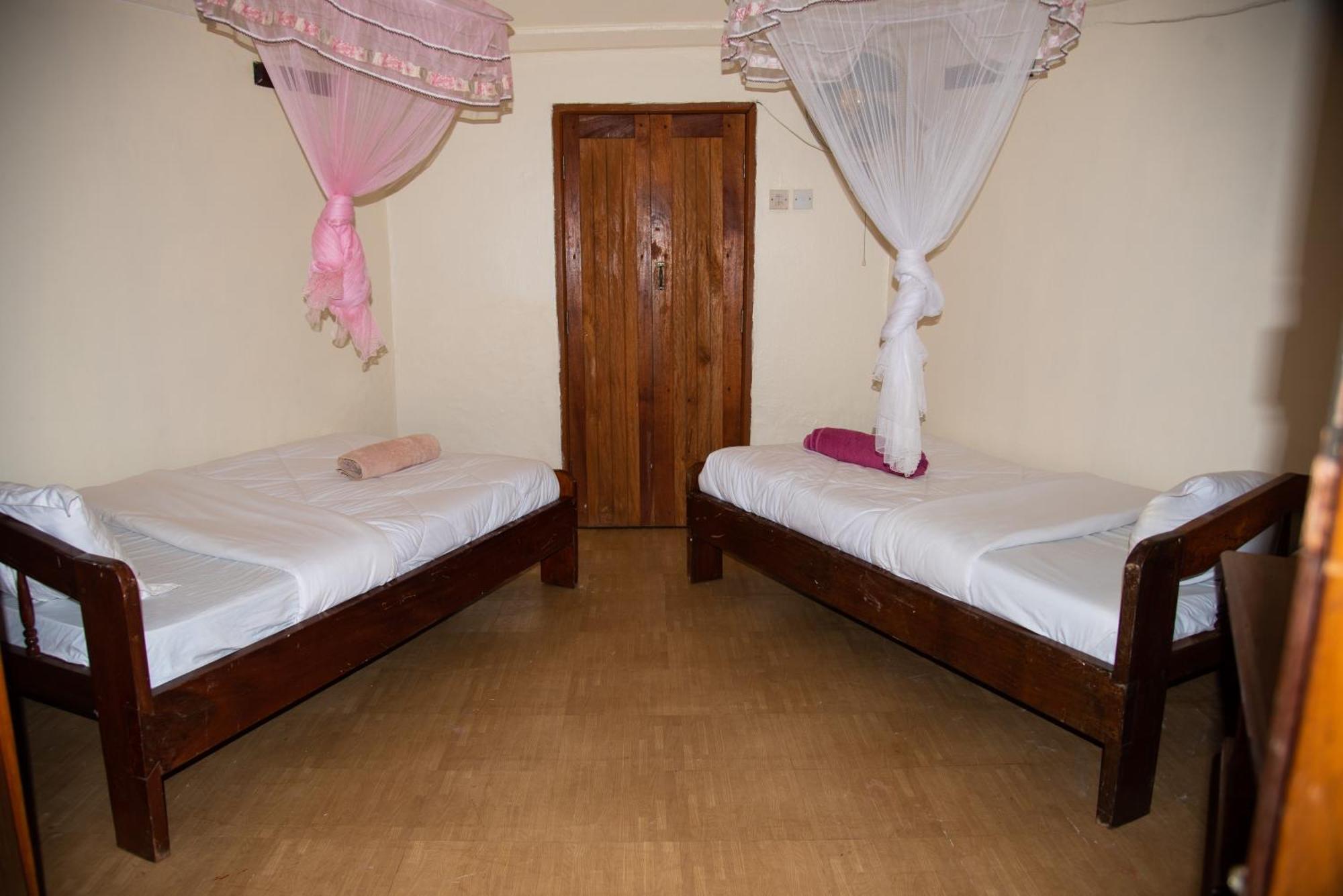 New Court View Hotel Masindi Exterior foto