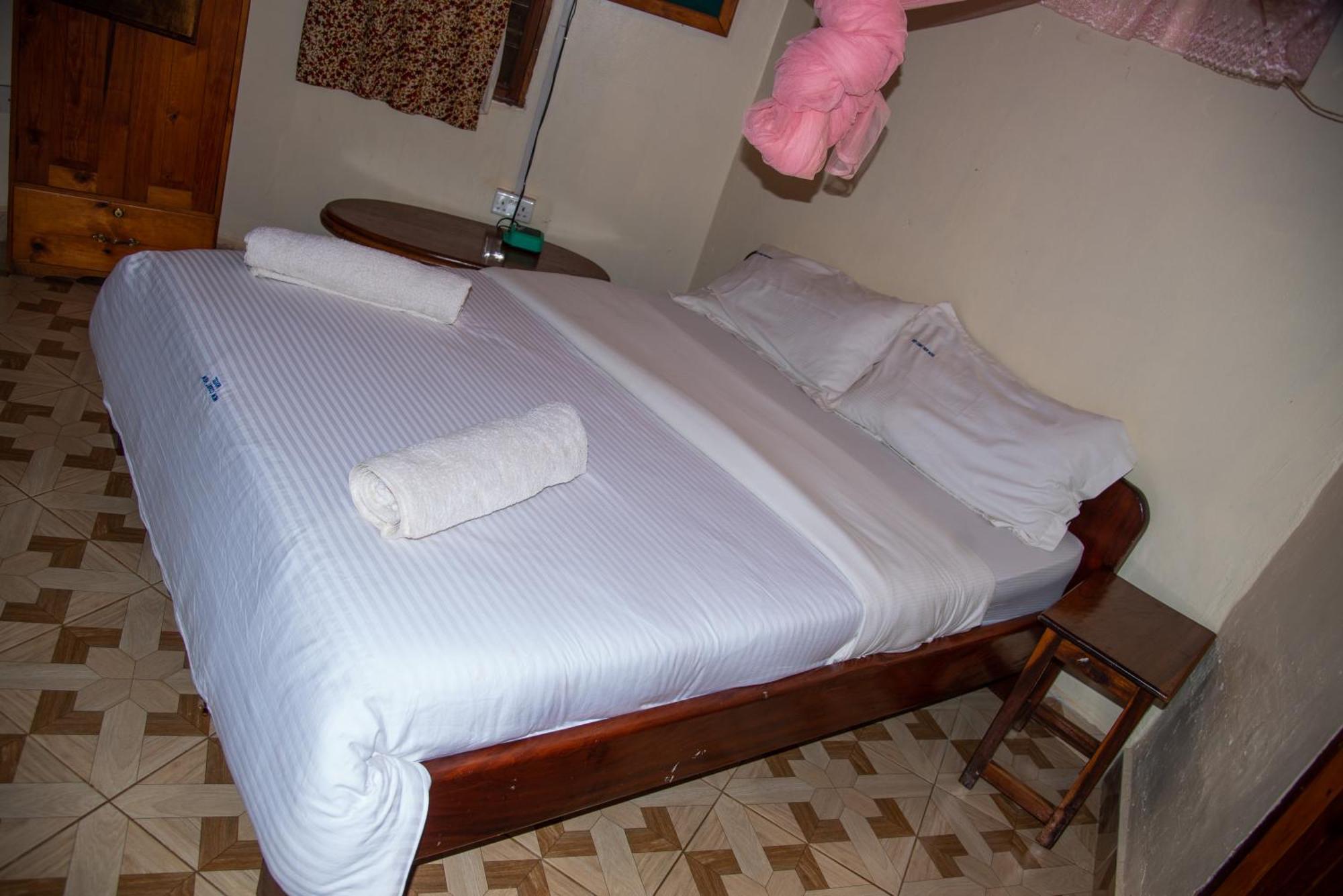 New Court View Hotel Masindi Exterior foto
