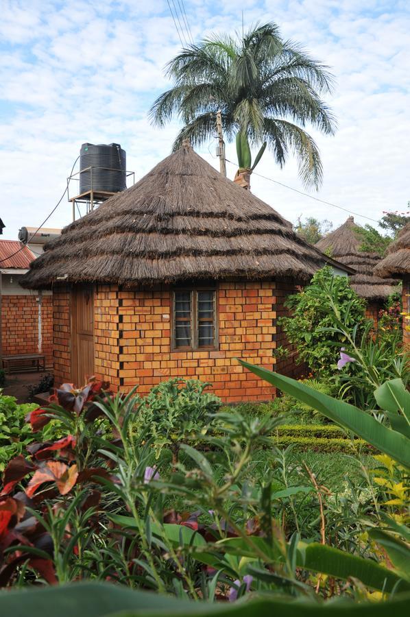 New Court View Hotel Masindi Exterior foto