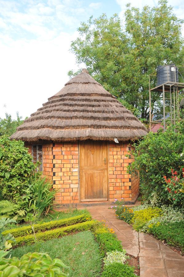 New Court View Hotel Masindi Exterior foto